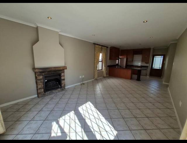 3 BEDROOM HOUSE TO LET IN WEST BEACH